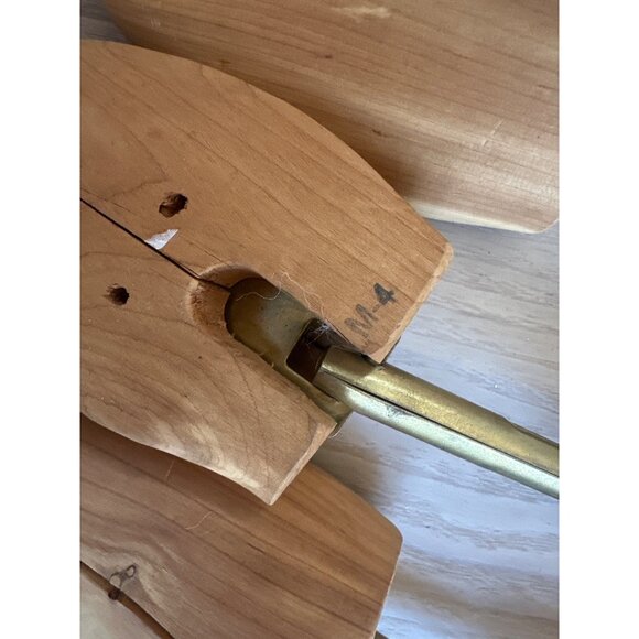 Vintage Jarman Mens Cedar Wood Shoe Trees With Brass Spring Mechanism - Picture 3 of 3